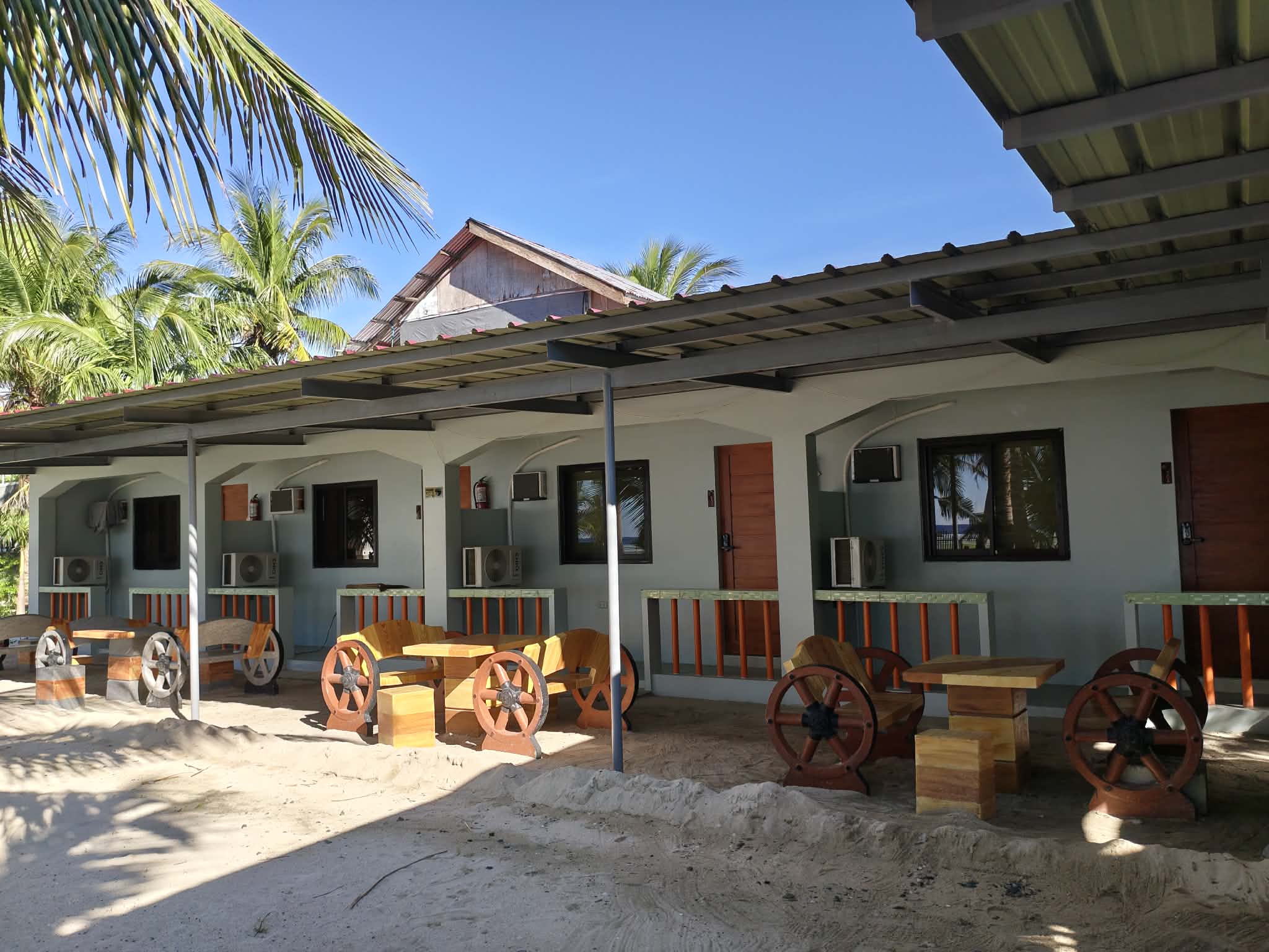 O&C beachfront rooms with outdoor seating
